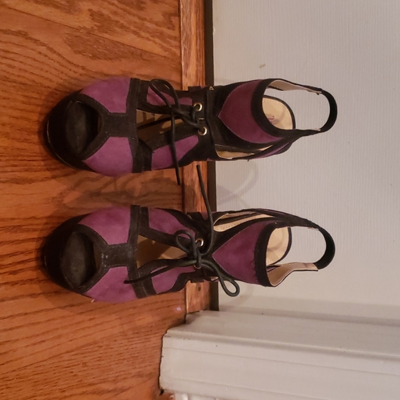 Purple and black heels - Picture 2 of 3